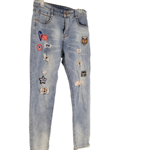 Cute Blue Jeans with Logo Patchwa - Picture 2 of 9